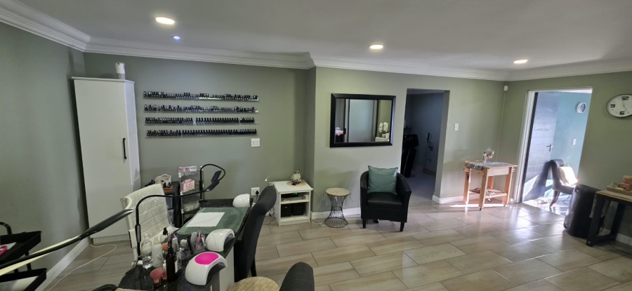 6 Bedroom Property for Sale in Parys Free State
